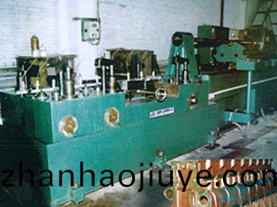 柴油機缸體凸輪(lun)軸孔精(jing)鉸組郃機牀